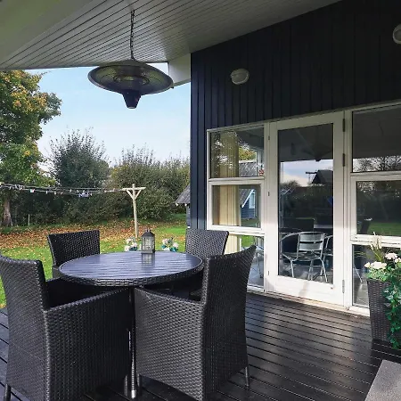 Дом отдыха Langeland With Sauna Хамбл