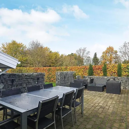 Langeland With Sauna Хамбл